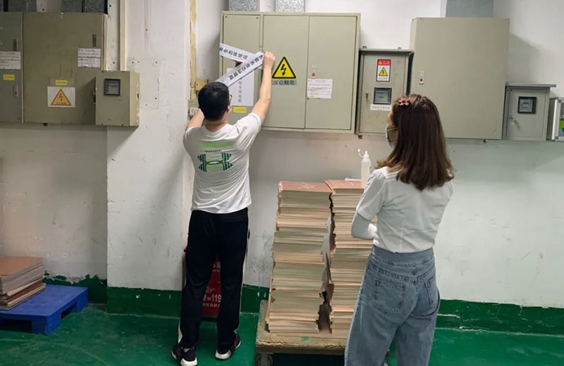 觸目驚心!水全都“染綠”了!多家企業被查處! 觸目驚心!水全都“染綠”了!多家企業被查處!