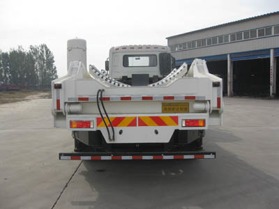 JYC5250ZBGDFL1型油罐車(chē) 高效運(yùn)輸?shù)目煽炕锇? />
</span>
<span id=