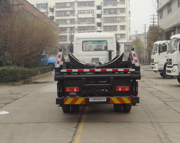 DFZ5140ZBGB型油罐車(chē) 高效安全的液體運(yùn)輸專家