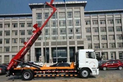 華菱星馬吊臂式背罐車(chē) 高效、安全、可靠的散裝物料運(yùn)輸解決方案